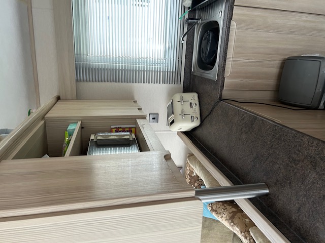 Ocean 10 - 3 bedroom Caravan | caravan hire  Filey gallery image 3